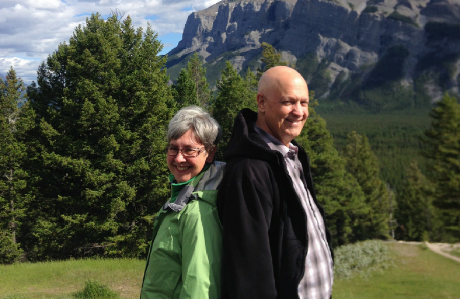 Noelle Boughton (left) with her brother, Randy, before his transplant. Photo: Courtesy of Marianne Campa