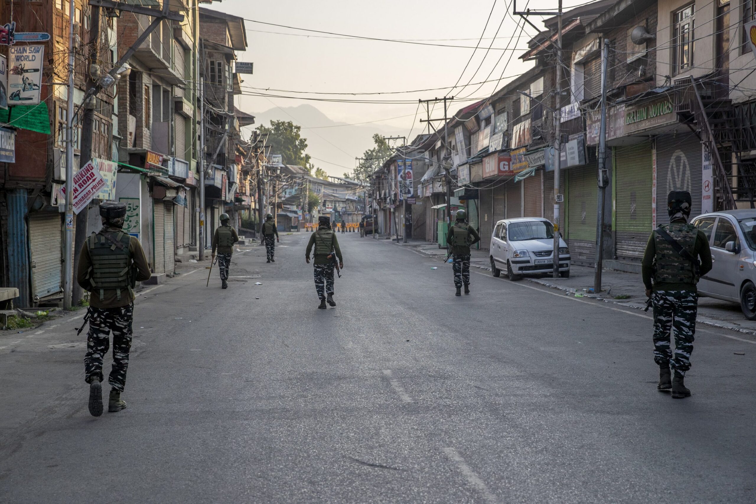 Indian paramilitary soldiers