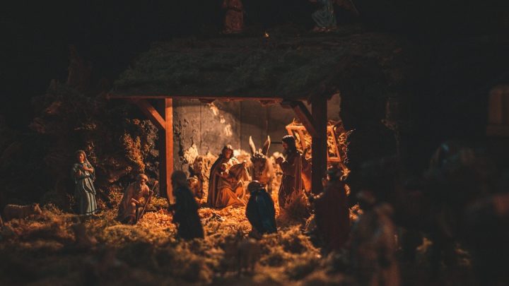 Image of a manger with Jesus, Mary and Joseph and other visitors.