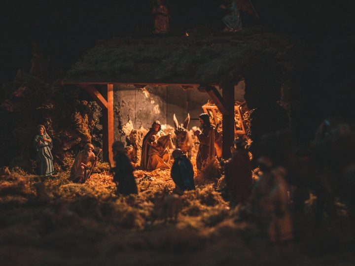 Image of a manger with Jesus, Mary and Joseph and other visitors.